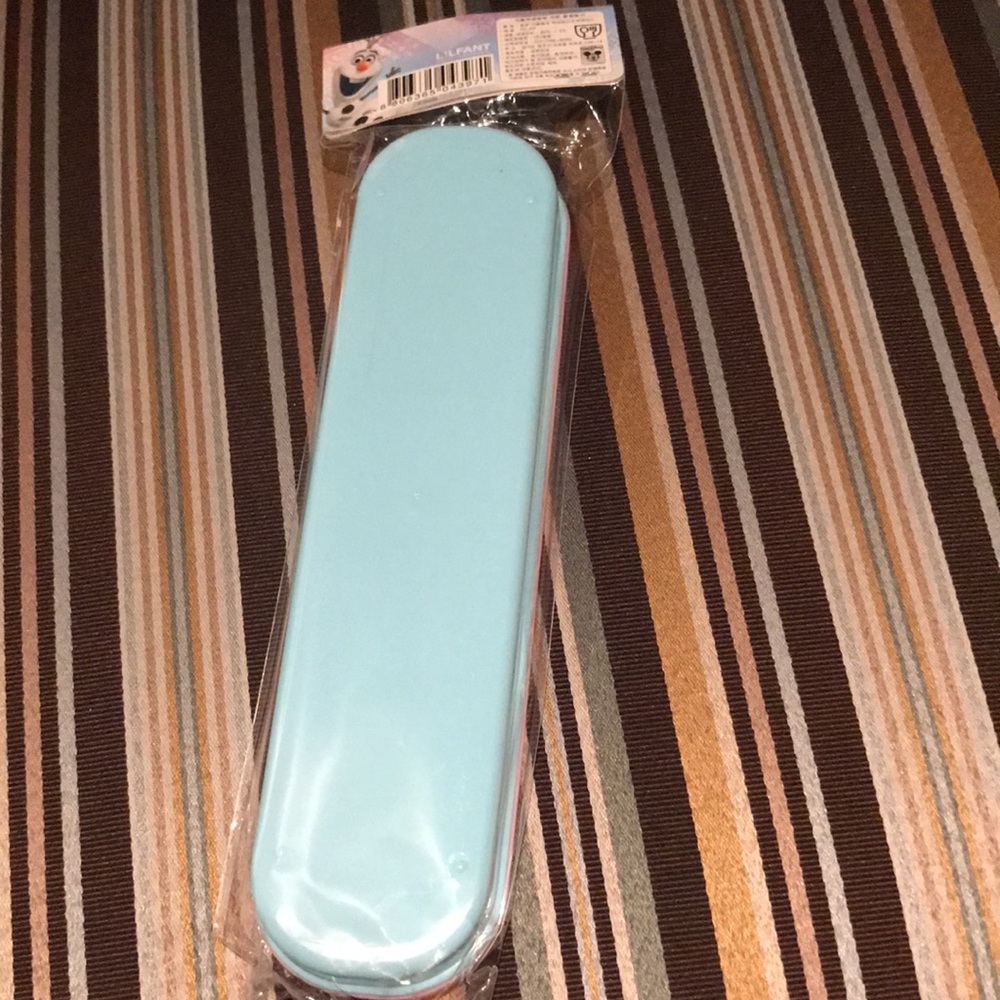 NWT Disney Frozen utensil case plastic box - Picture 3 of 13